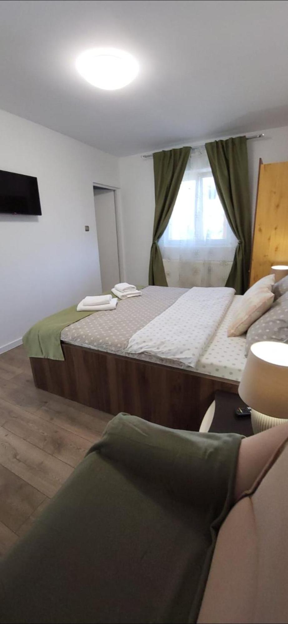 Huesca House Hotel Turda Ngoại thất bức ảnh